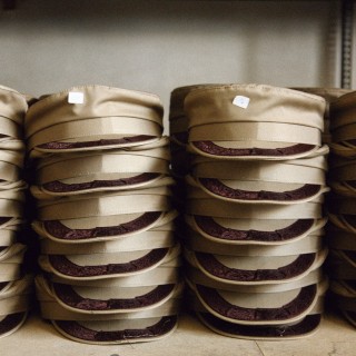 Τα χειροποίητα ψάθινα καπέλα Savapile στολίζουν τα κεφάλια των Αθηναίων από το 1960