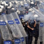 Συγκέντρωση διαδηλωτών στην πλατεία Ταξίμ για την Πρωτομαγιά