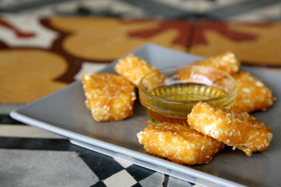 Η «κολασμένη» παναριστή φέτα από τα Βίλια.