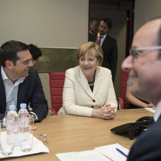 FAZ: Τριβές μεταξύ Γαλλίας και Γερμανίας με φόντο την Ελλάδα