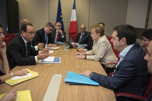 Επικοινωνία Τσίπρα Ολάντ στη σκιά της αυριανής συνάντησης του Γάλλου Προέδρου με την Γερμανίδα Καγκελάριο