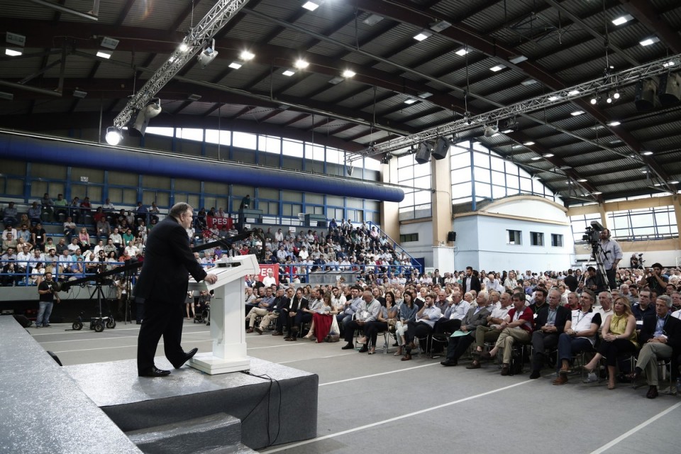 Ο Βαγγέλης Βενιζέλος στο βήμα του συνεδρίου. 