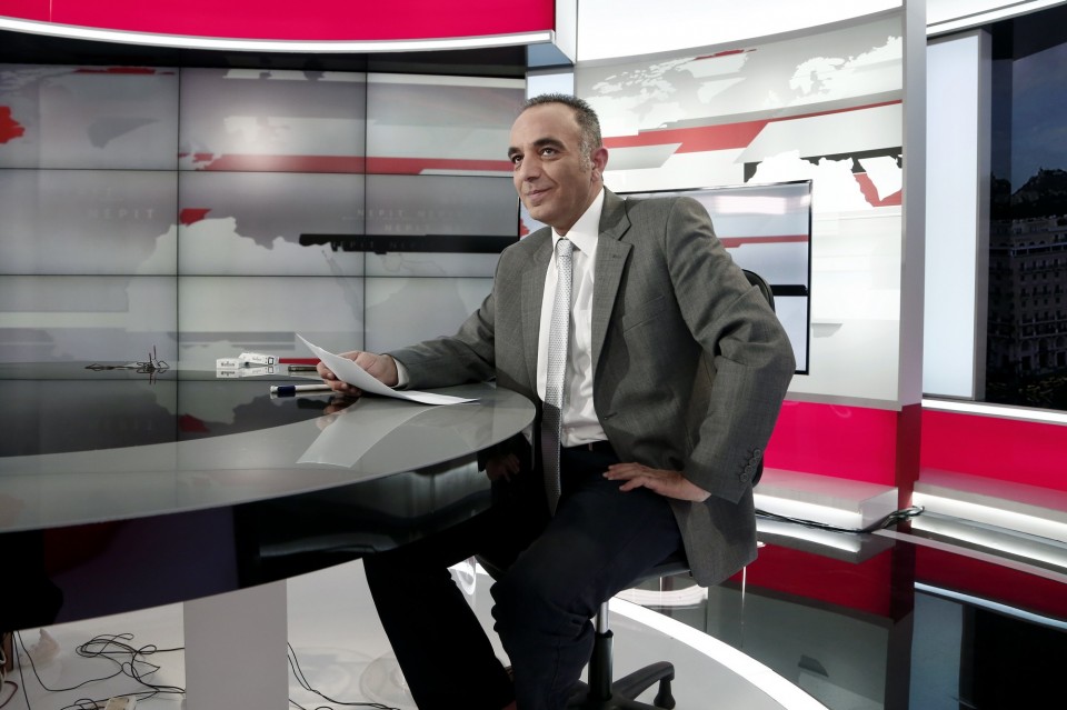 Pictures from the headquarters of state television / Åéêüíåò áðï