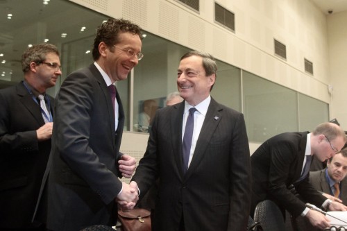 ΕΚΤ και Κομισιόν επεξεργάζονται σχέδιο για την ελάφρυνση του ελληνικού χρέους