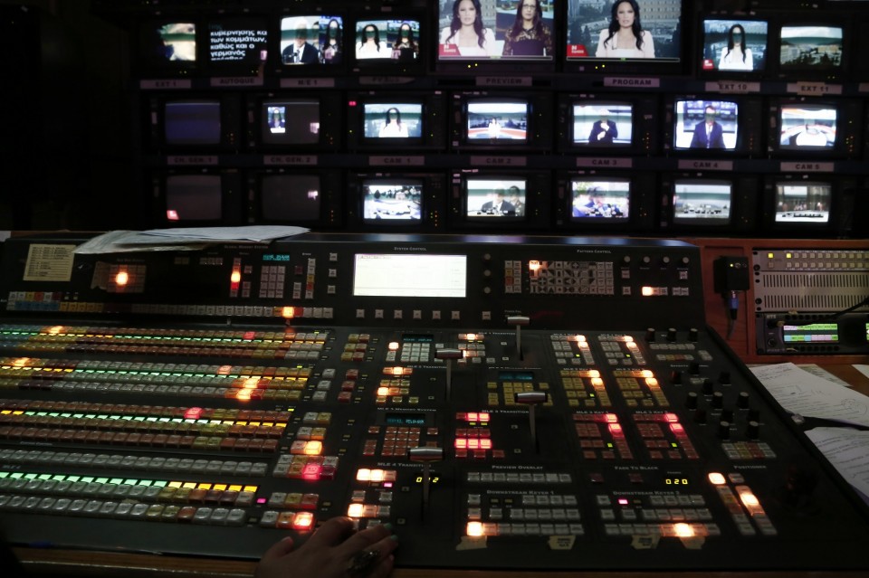 Pictures from the headquarters of state television / Åéêüíåò áðï
