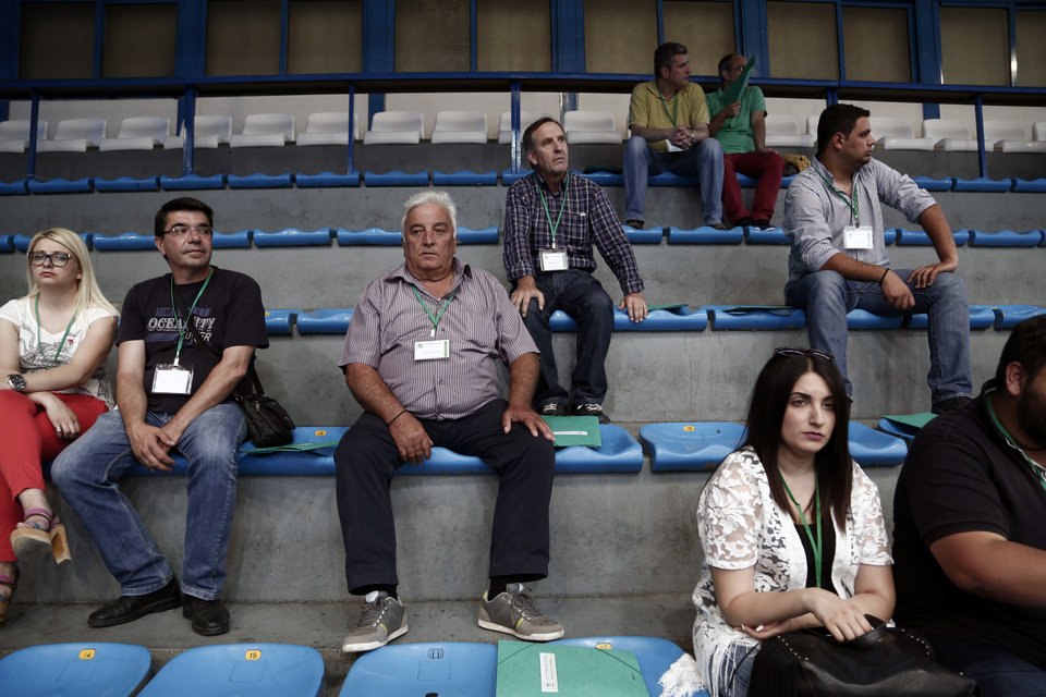 Άδεια καθίσματα στο γήπεδο του Πανελληνίου. 