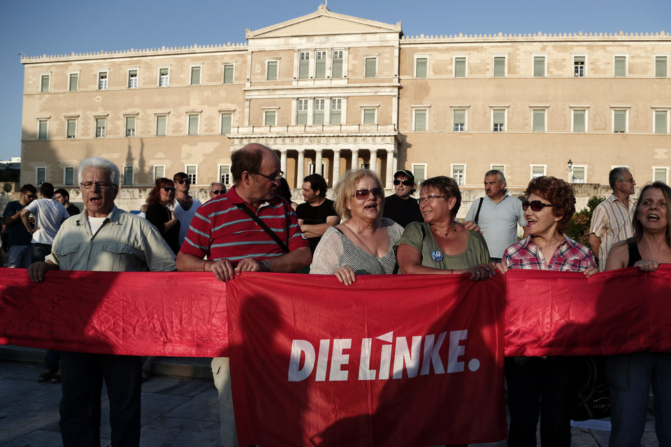 Το αριστερό γερμανικό κόμμα Die Linke στη συγκέντρωση για τη στήριξη της κυβέρνησης ΣΥΡΙΖΑ.