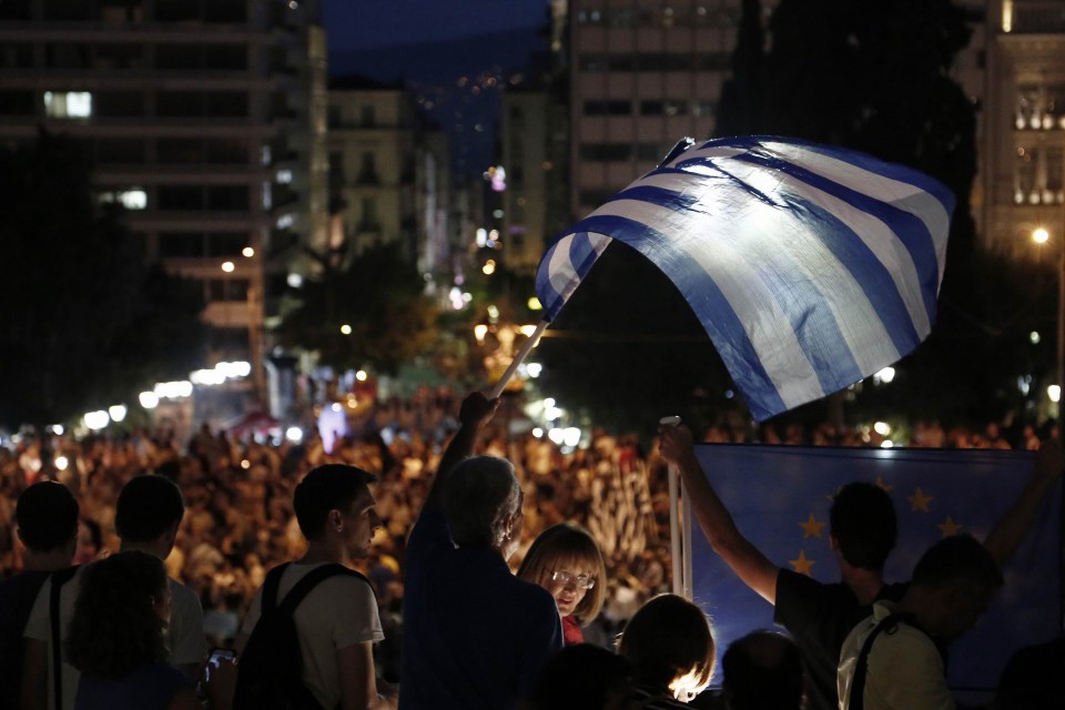 Συγκέντρωση υπέρ της παραμονής της Ελλάδας στο ευρώ και στην Ευρωπαϊκή Ένωση, στο Σύνταγμα. Αθήνα, Πέμπτη 18 Ιουνίου 2015.