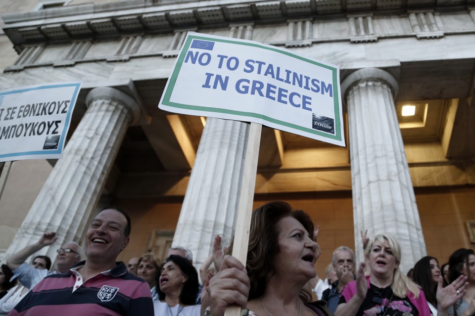 Pro-euro demonstration in Athens  / ÓõãêÝíôñùóç õðÝñ ôçò ðáñáìï