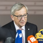 Γιούνκερ: Η Ελλάδα πρέπει να μείνει στην ευρωζώνη, αλλά δεν μπορώ να βγάλω και λαγό από το καπέλο