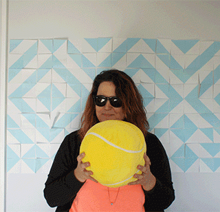 Το Black Book of Blackness γίνεται GIFάκι για πρώτη φορά από την Madeleine Θεοφιλοπούλου