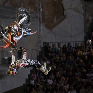 Red Bull X-Fighters: Για μια χούφτα μαρμαρόσκονη και μία κωλοτούμπα στον αέρα