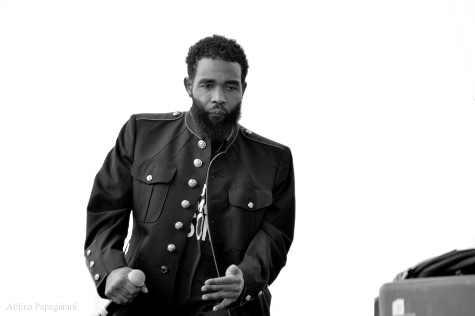 ...ενώ επί σκηνής παίζει φασούλα Pharoahe Monch.