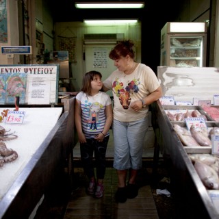 Οι Έλληνες της κρίσης στους Νew York Times μέσα από τα πορτρέτα της Ειρήνης Βουρλούμη