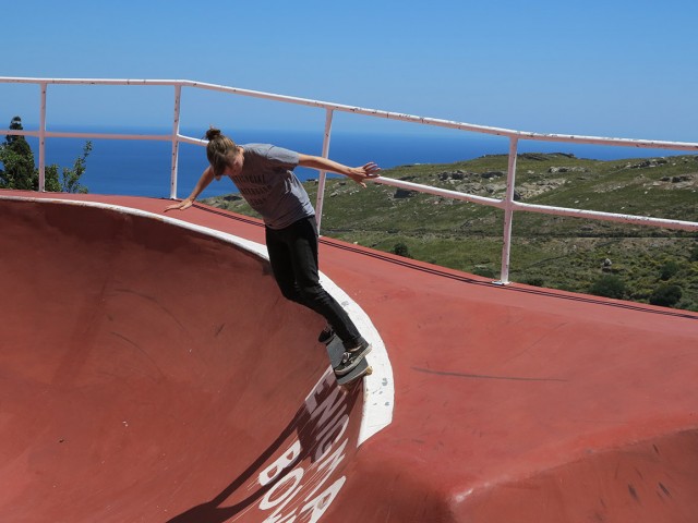 Έι BMXάδες και σκεϊτάδες, στην Άνδρο υπάρχει το τέλειο ξενοδοχείο για τη φάση σας.