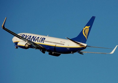 100.000 θέσεις των 5 ευρώ προσφέρει η Ryanair