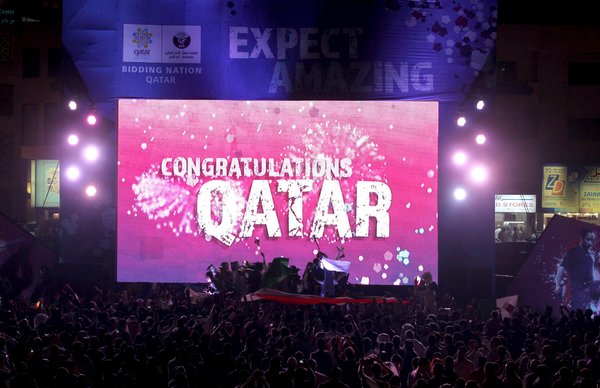 Πανηγυρισμοί μετά την ανακοίνωση ότι το Κατάρ θα φιλοξενήσει το Μουντιάλ του 2022.
