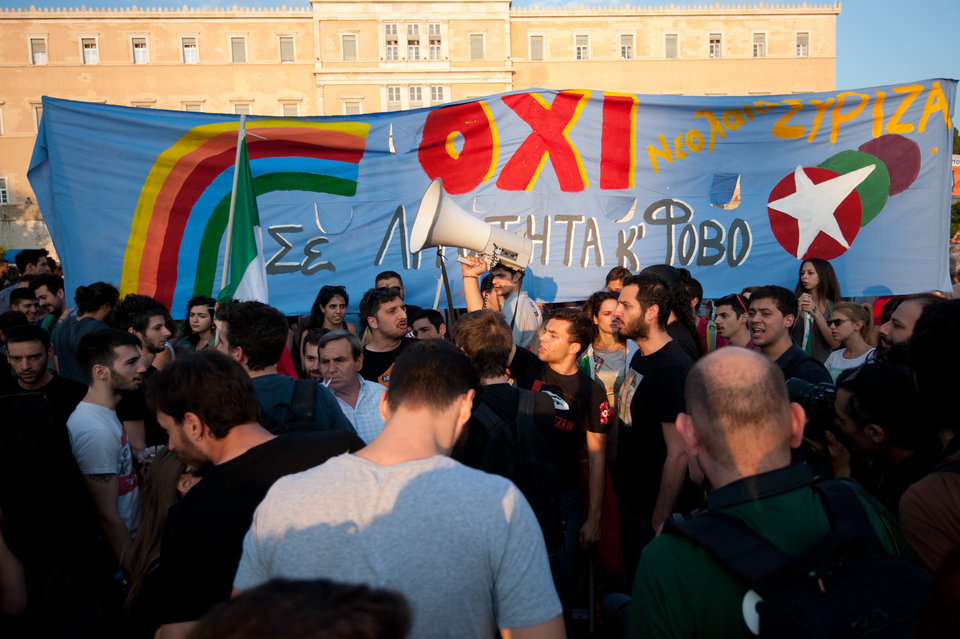 Οι περισσότεροι υποστηρικτές του «ΟΧΙ» αποδέσμευαν το αποτέλεσμα του δημοψηφίσματος με την παραμονή στην Ευρωζώνη. Όμως δεν ήταν λίγοι εκείνοι που θεωρούσαν την παραμονή στο Ευρώ δευτερεύον ζήτημα για την πορεία της ελληνικής οικονομίας και το επίπεδο διαβίωσης του ελληνικού λαού.