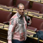 Ο Γιάνης Βαρουφάκης υπογράφει κείμενο για την αναδιάρθρωση του χρέους