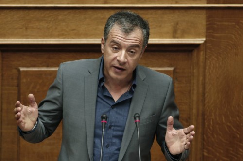 Σταύρος Θεοδωράκης: «Η κοινωνία αγκομαχά και κάποιοι υπουργοί κάνουν κομματικές προσλήψεις»