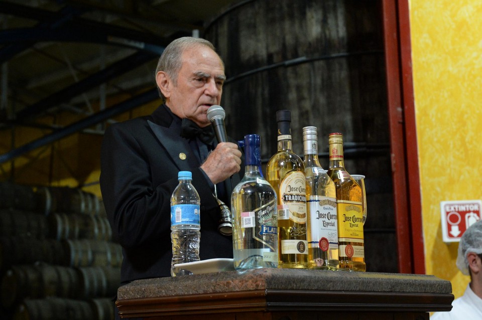 Don Francisco Hajnal Alfaro μαζί με τα παιδιά του.