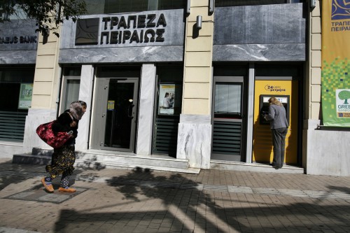 Στα 500 ευρώ να φτάσει η ανάληψη από τα ATM εξετάζει το Υπουργείο Οικονομικών