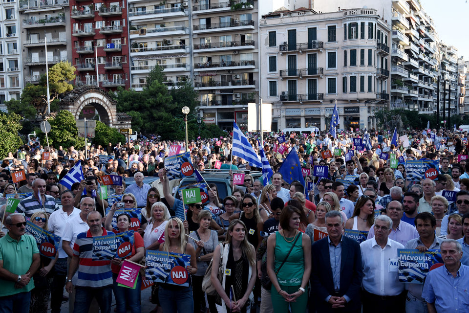 To «NAI» σημαίνει παραμονή στο Ευρώ ή συνέχιση των πολιτικών λιτότητας;