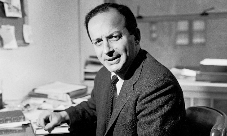 Ο Ντόκτοροου στο γραφείο του, στην εταιρεία Dial Press, 1966.