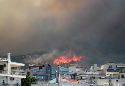 Φωτιά στον Υμηττό- Δείτε τις φωτογραφίες