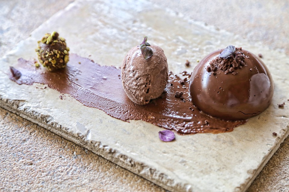 Mousse σοκολάτας με sorbet σοκολάτας και ganage