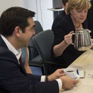 Εδώ ο κόσμος καίγεται και όλοι συζητάνε για αυτή τη φωτογραφία