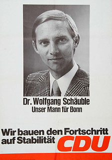 Προεκλογική αφίσα του 1972, στην οποία απεικονίζεται ο 30χρονος Βόλφγκανγκ Σόιμπλε. Είναι οι εκλογές που θα αναδείξουν τον Γερμανό δικηγόρο από το Φράιμπουργκ μέλος του Γερμανικού Κοινοβουλίου.