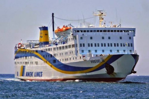 Το πλοίο «Πρέβελης» προσέκρουσε στο λιμάνι της Ανάφης