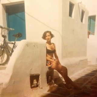 Μικρές καθημερινές ιστορίες ρήξης στη Μύκονο των mid 90s