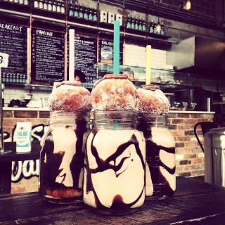 Το Nutella Doughnut Milkshake που σας στέλνει στο νοσοκομείο