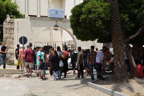 Κoμισιόν: «Eίμαστε έτοιμοι να βοηθήσουμε την Ελλάδα στο μεταναστευτικό»