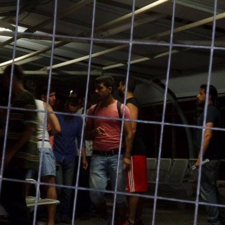 Συνεχίζεται η επιβίβαση Σύρων προσφύγων στο «Ελευθέριος Βενιζέλος»