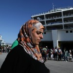 Πρόσφυγες αρνούνται να μετακινηθούν από το λιμάνι του Πειραιά
