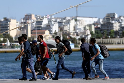 Άκαρπες, για δεύτερη ημέρα, οι προσπάθειες μεταφοράς μεταναστών και προσφύγων από το λιμάνι του Πειραιά σε δομές φιλοξενίας