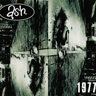 Θυμάστε το 1977 των Ash; Ο Γιώργος Λεβέντης πολύ καλά και «καλοκαιρινά».