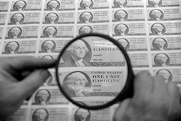 To 1974 ΟΙ ΗΠΑ τύπωσαν δελτία για να αντιμετωπίσουν την πετρελαϊκή κρίση. Ωστόσο ποτέ δεν χρησιμοποιήθηκαν.