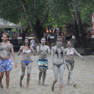 37o River Party – Day 2: Αλκίνοος Ιωαννίδης, Φοίβος Δεληβοριάς & Monika μιλούν αποκλειστικά στην Popaganda