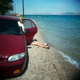 Τα μπάνια του λαού και οι πιο σουρεάλ παραλίες πέριξ της πόλεως.