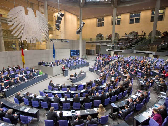 Υπερψηφίστηκε με 425 υπέρ από τη γερμανική βουλή το ελληνικό πρόγραμμα