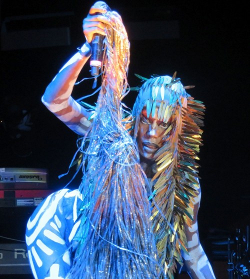 Η Grace Jones γυμνόστηθη στα 67 της σε φεστιβάλ στη Νέα Υόρκη