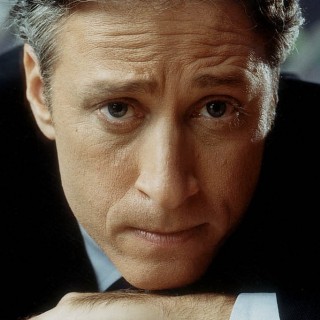 Οι 12 στιγμές (ανάμεσα σε πολλές άλλες) για τις οποίες θα θυμόμαστε τον Τζον Στιούαρτ