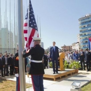 Η Αμερικανική σημαία κυματίζει και πάλι στην πρεσβεία των ΗΠΑ στην Κούβα