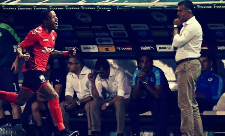 Κοντράστ συναισθημάτων: ο Ντοντό σκοράρει για την Γκαμπάλα και ο Αναστασίου βλέπει προβληματισμένος έναν προβληματικό Παναθηναϊκό να αφήνει τα ευρωπαϊκά γήπεδα από τον Αύγουστο.