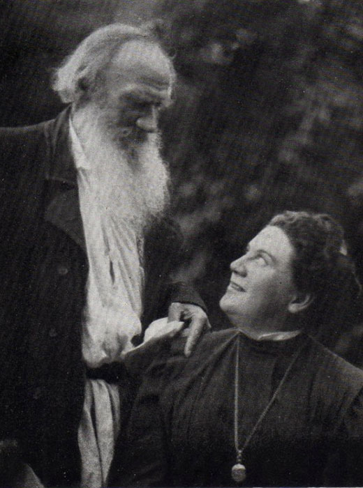 1908. Ο Λέων Τολστόι με την κόρη του Αλεξάνδρα.