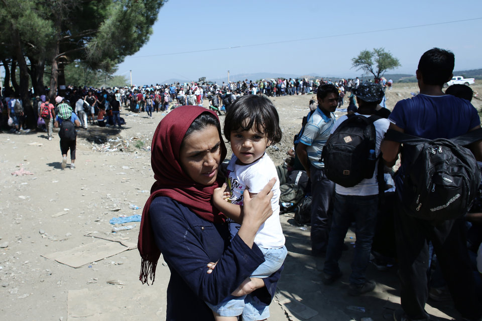  «Βλέπεις τα παιδιά σου και σκέφτεσαι ότι θα μπορούσες να ήσουν εσύ στη θέση τους», αναφέρει ο Νίμαν, γραφίστας από τη Γερμανία που αποφάσισε να ανοίξει το σπίτι του στου πρόσφυγες που καταφθάνουν στη Γερμανία.